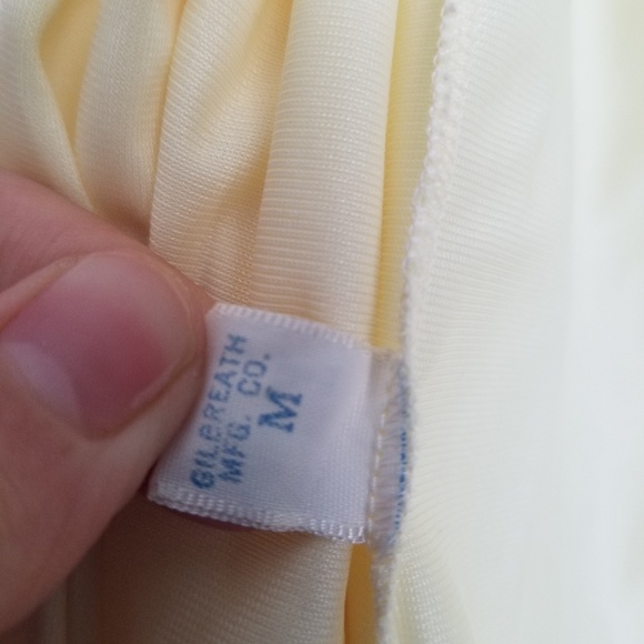 Vintage Gilbreath yellow nightgown long cape - Picture 3 of 7